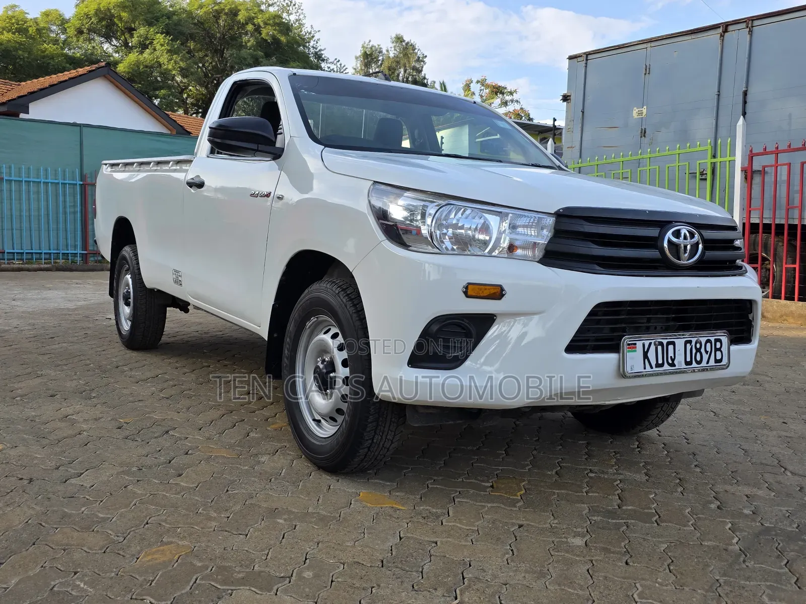Toyota Hilux 2024 White