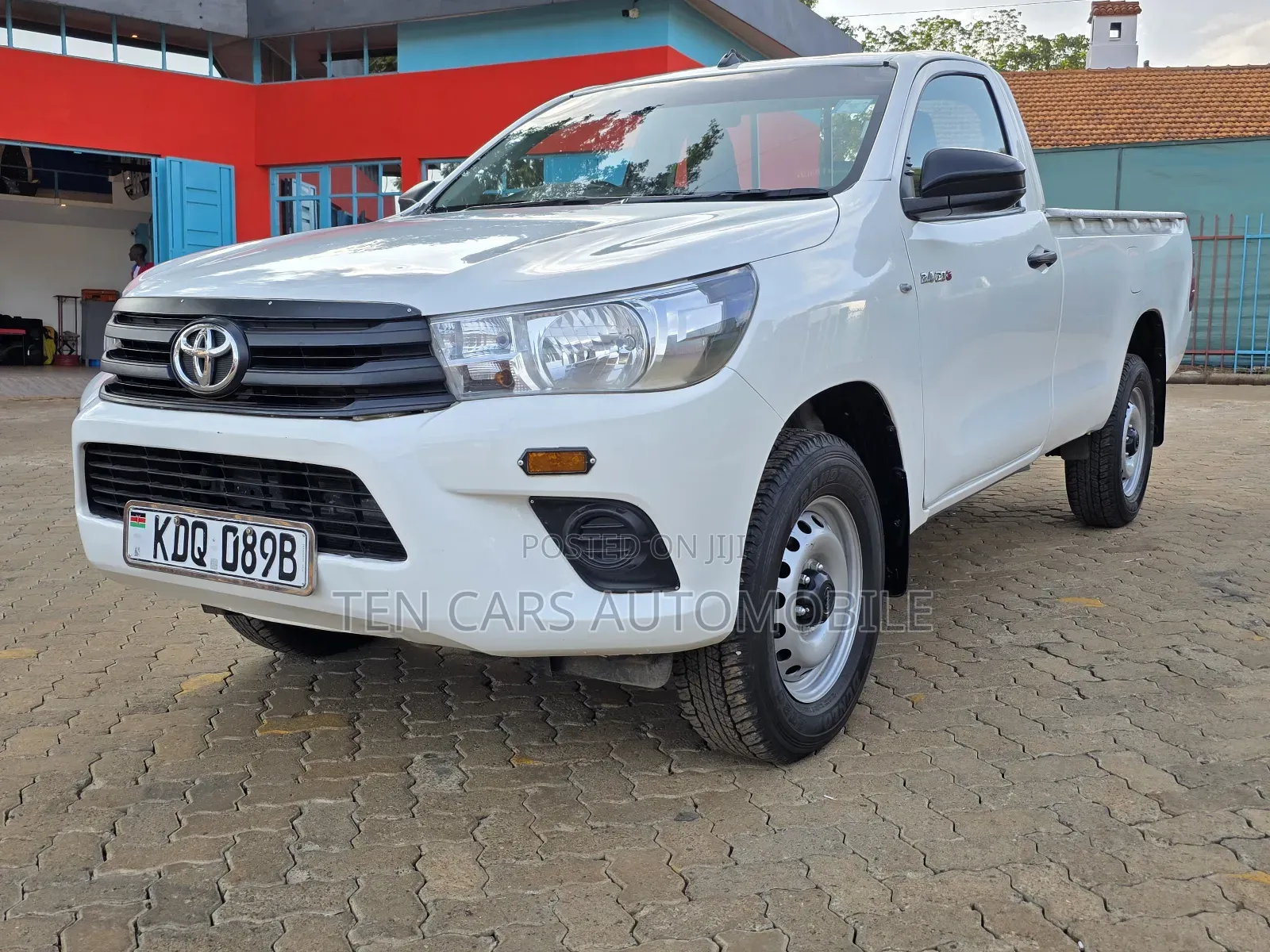 Toyota Hilux 2024 White