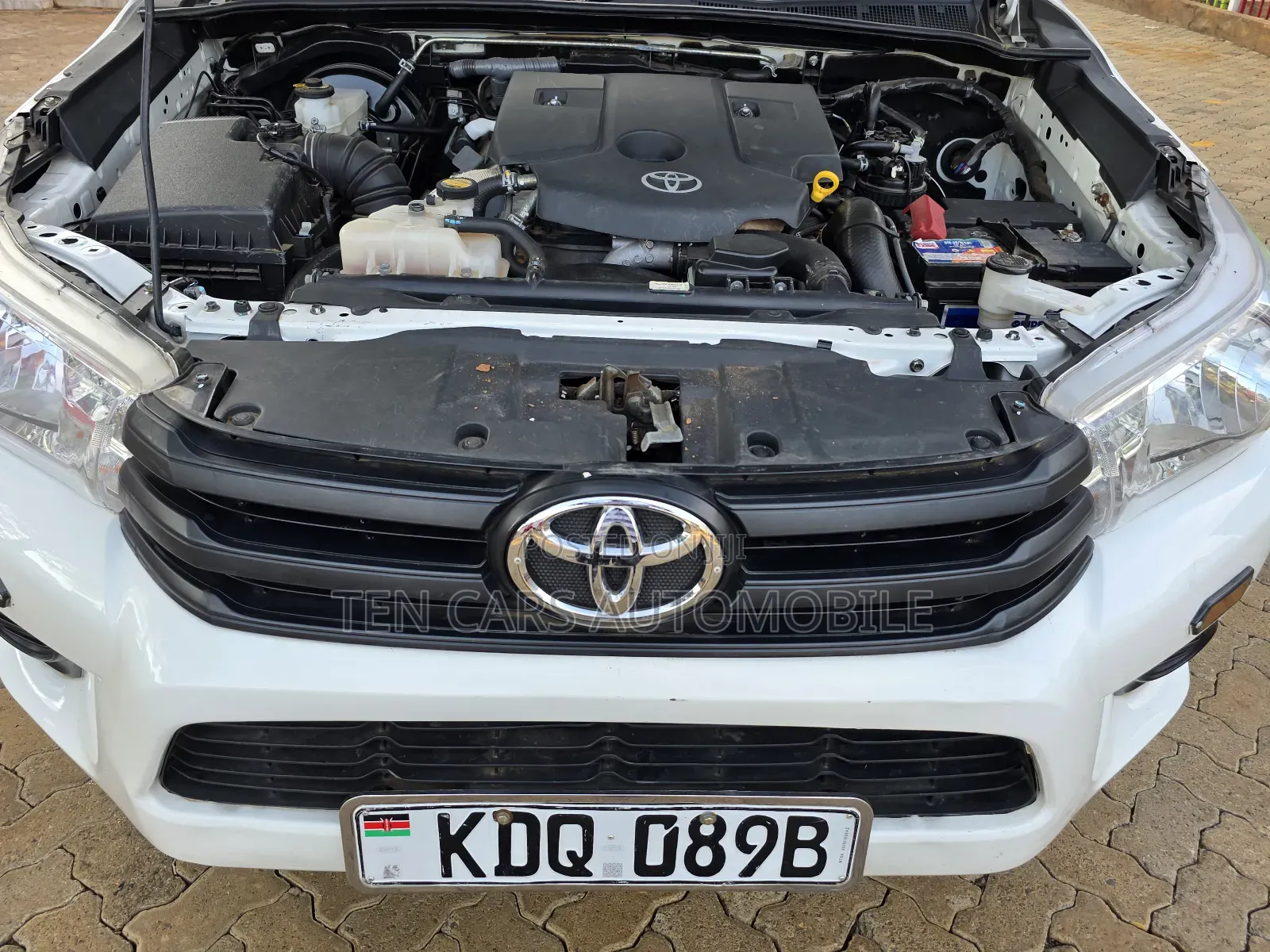 Toyota Hilux 2024 White