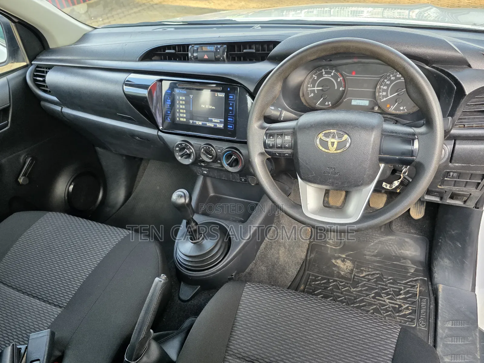 Toyota Hilux 2024 White