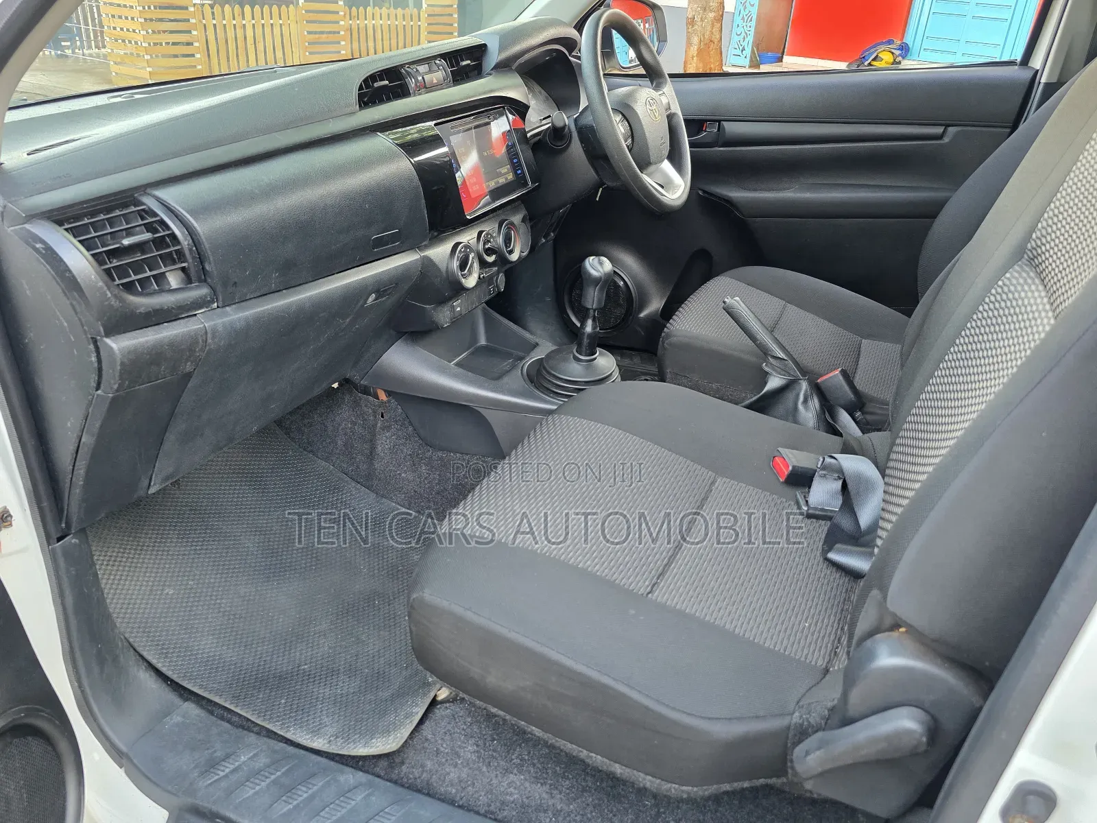Toyota Hilux 2024 White