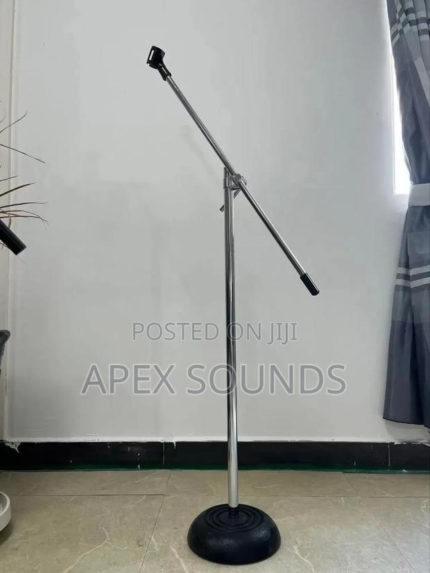 Round Base Microphone Stand - thumbnail 2
