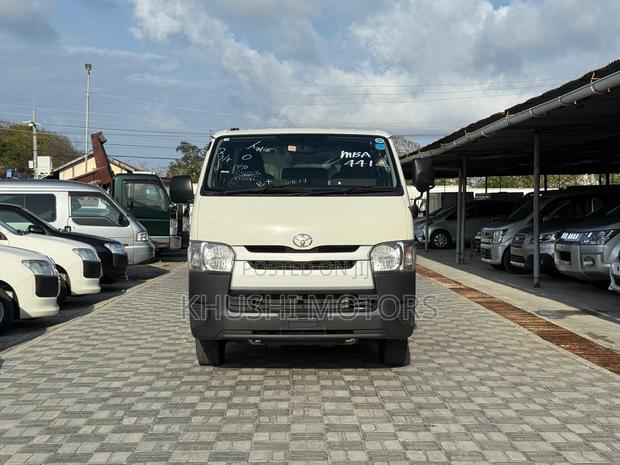 Toyota HiAce 2018 - thumbnail 2