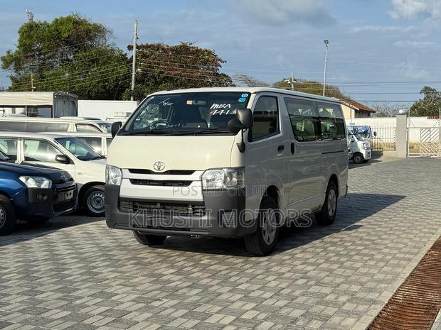Toyota HiAce 2018 - thumbnail 3