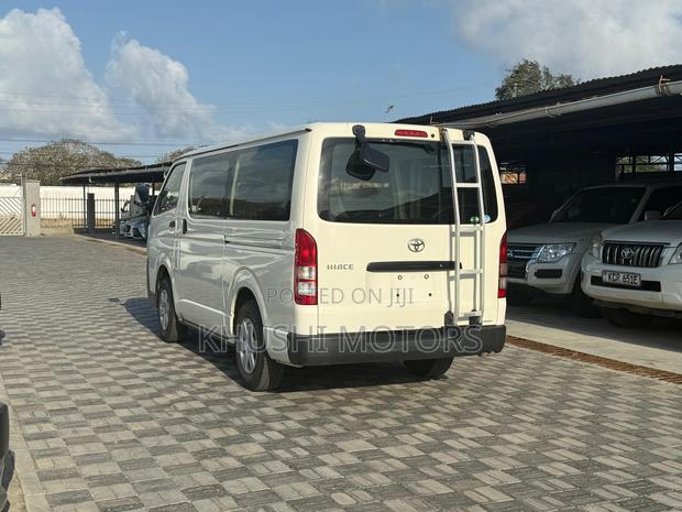 Toyota HiAce 2018 - thumbnail 4