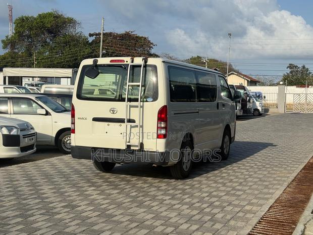 Toyota HiAce 2018 - thumbnail 6