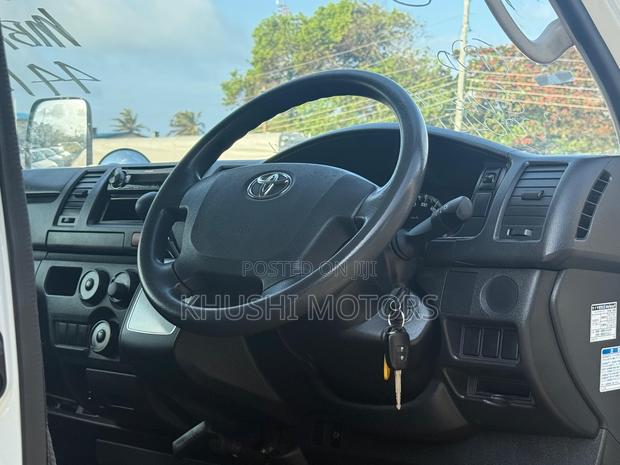 Toyota HiAce 2018 - thumbnail 7