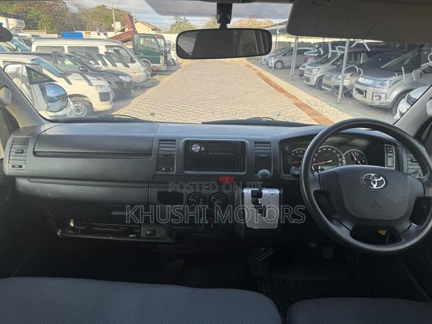 Toyota HiAce 2018 - thumbnail 8