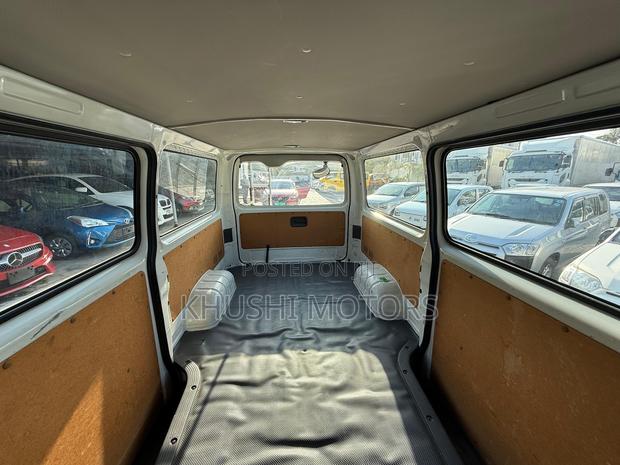 Toyota HiAce 2018 - thumbnail 9