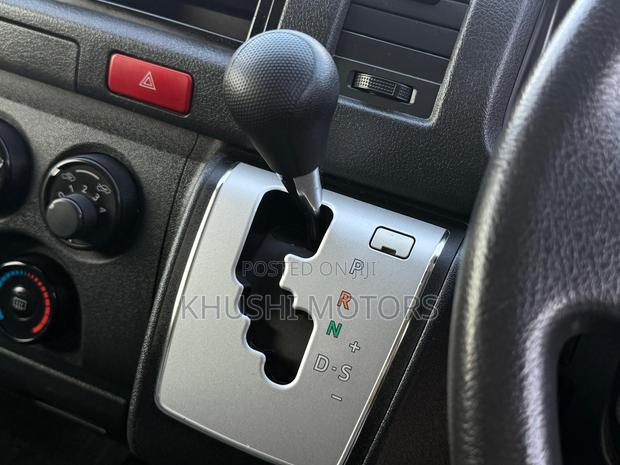 Toyota HiAce 2018 - thumbnail 10