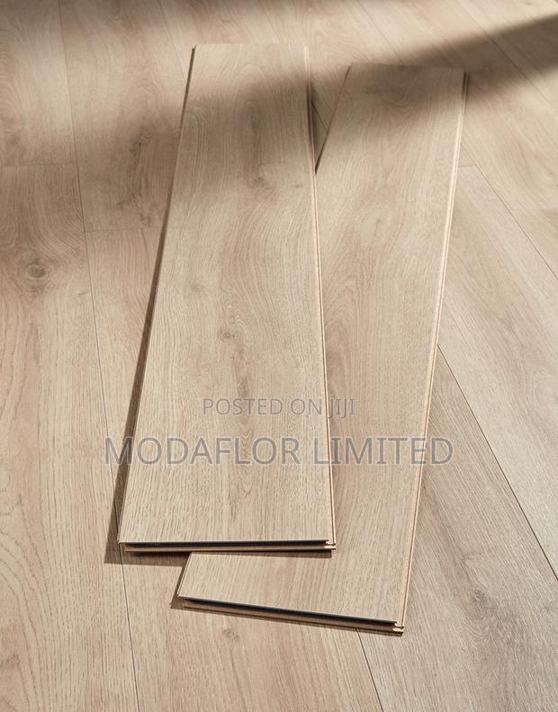 Stylish Laminate Floor Planks_ Easy to Clean