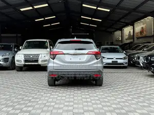 Honda Vezel 2018 Silver
