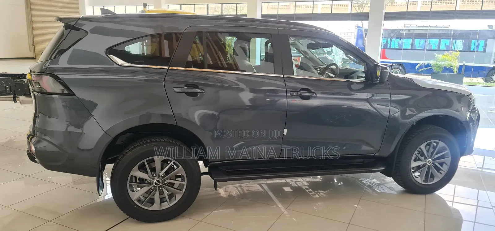New Isuzu MU-X 2025 Gray