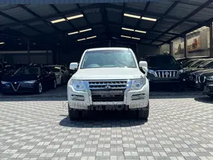 Mitsubishi Pajero 2018 White