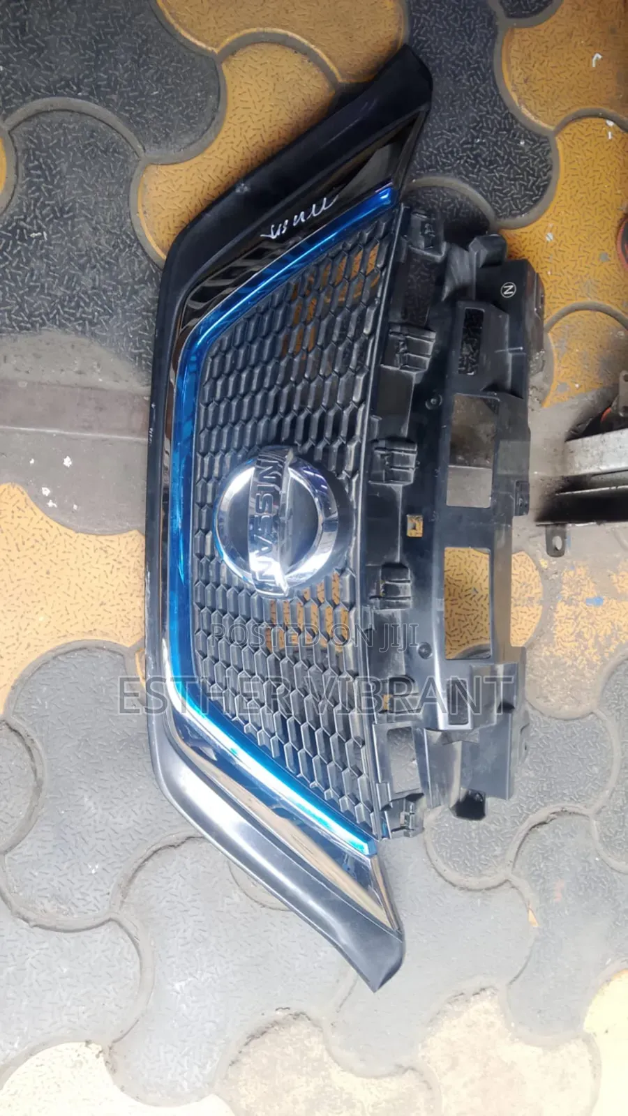 Nissan Note 2018 Grill