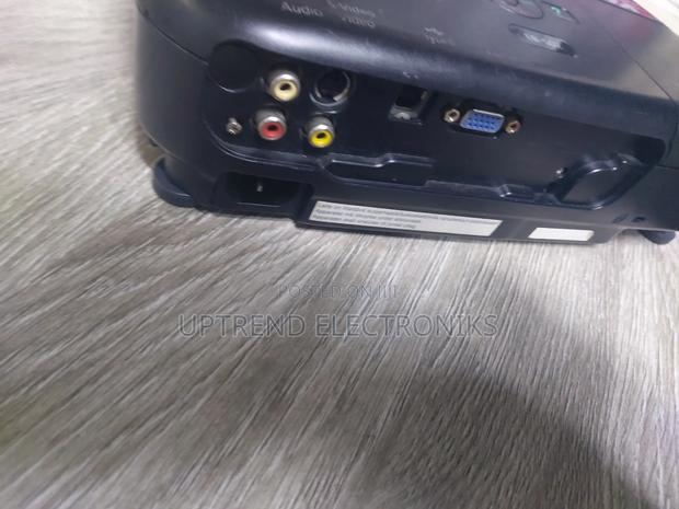 Epson Eb-S02 — Bright, Simple, Reliable - thumbnail 2