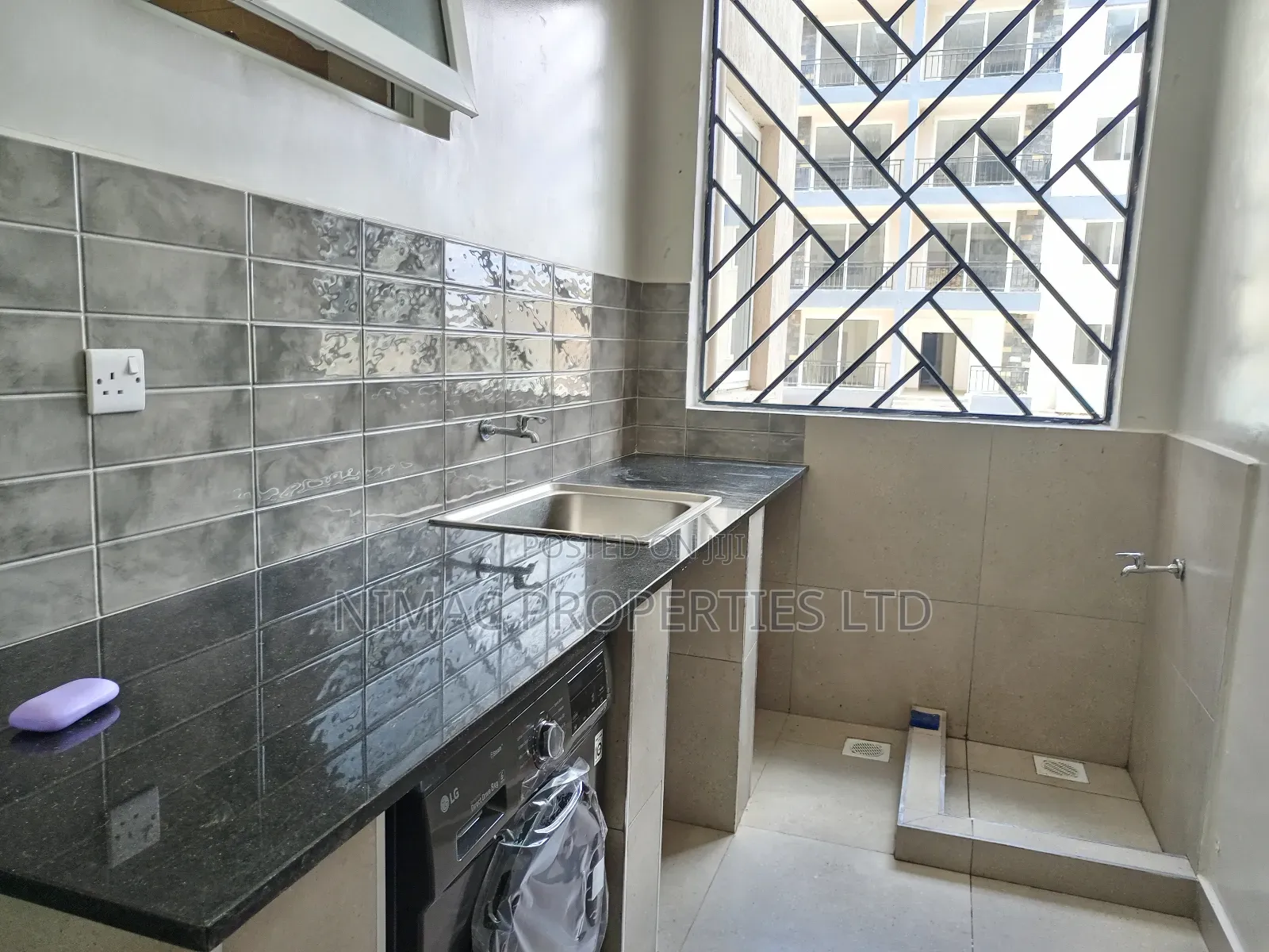 2bdrm Block of Flats in Sunpark Residence., Gateway Mall Area for sale