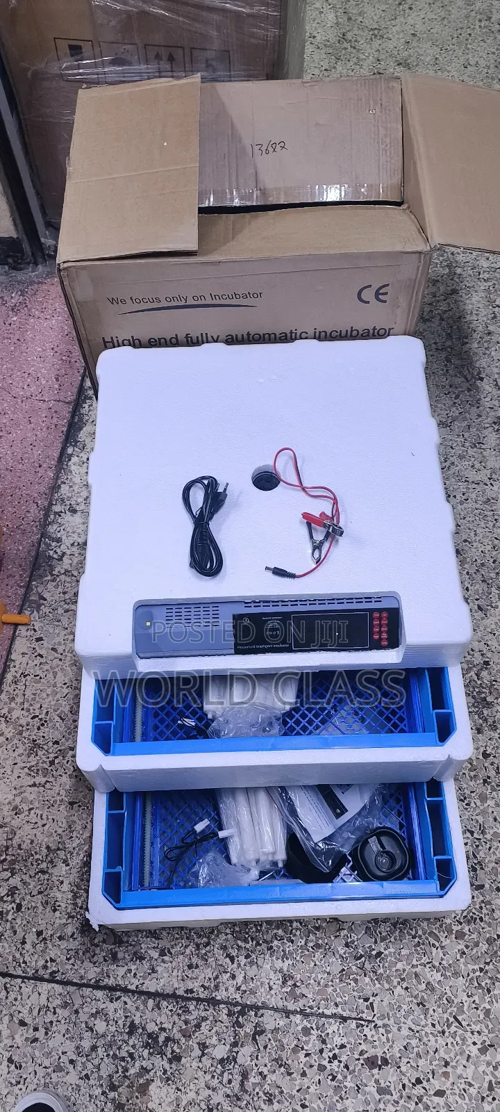 136 Eggs a/Dc Incubator