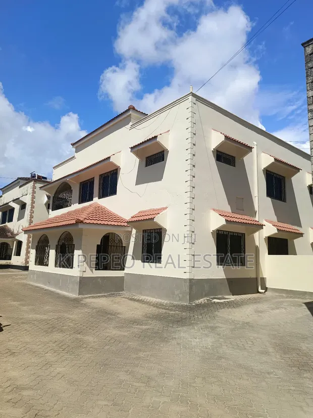 5bdrm Maisonette in Beach Road, Nyali for rent