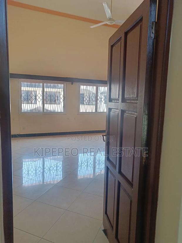 5bdrm Maisonette in Beach Road, Nyali for rent - thumbnail 9