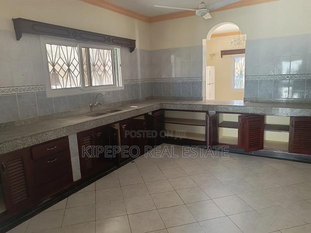 5bdrm Maisonette in Beach Road, Nyali for rent - thumbnail 20