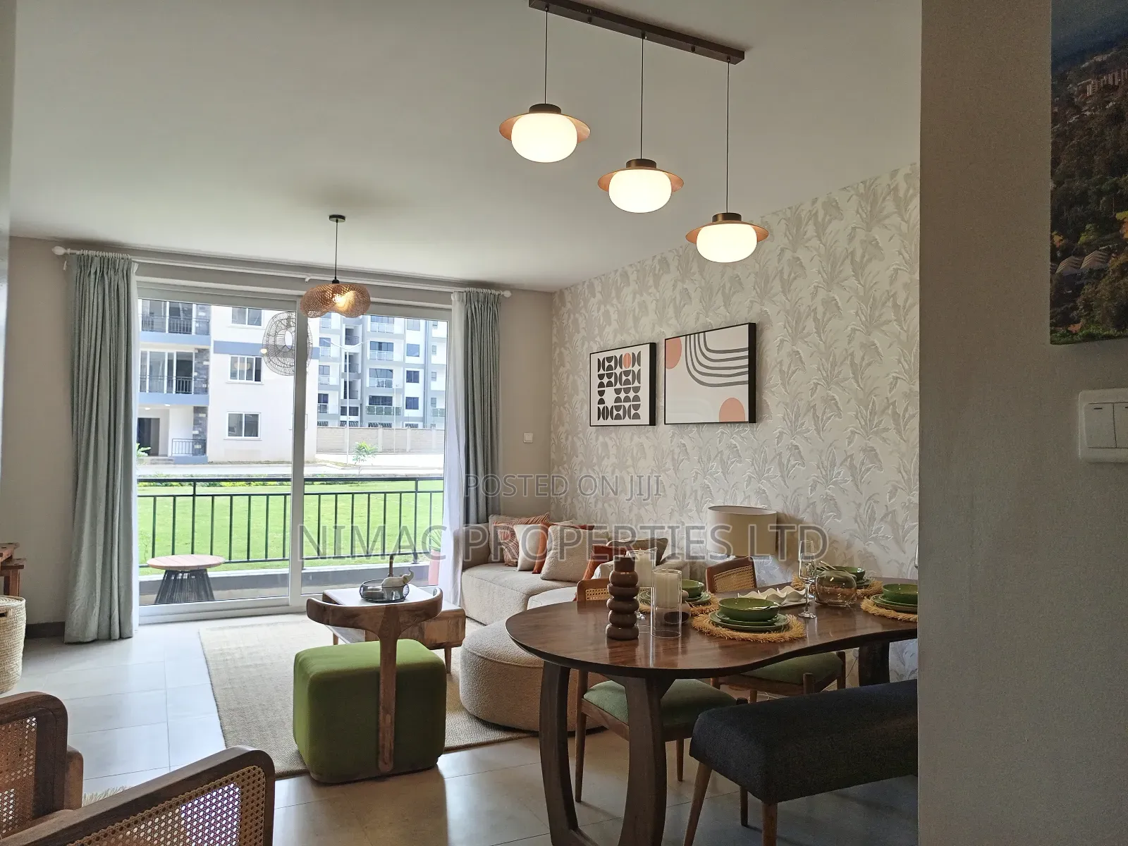 3bdrm Block of Flats in Sunpark Residence, Gateway Mall Area for sale