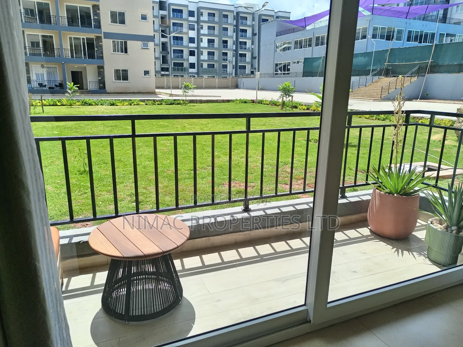 3bdrm Block of Flats in Sunpark Residence, Gateway Mall Area for sale