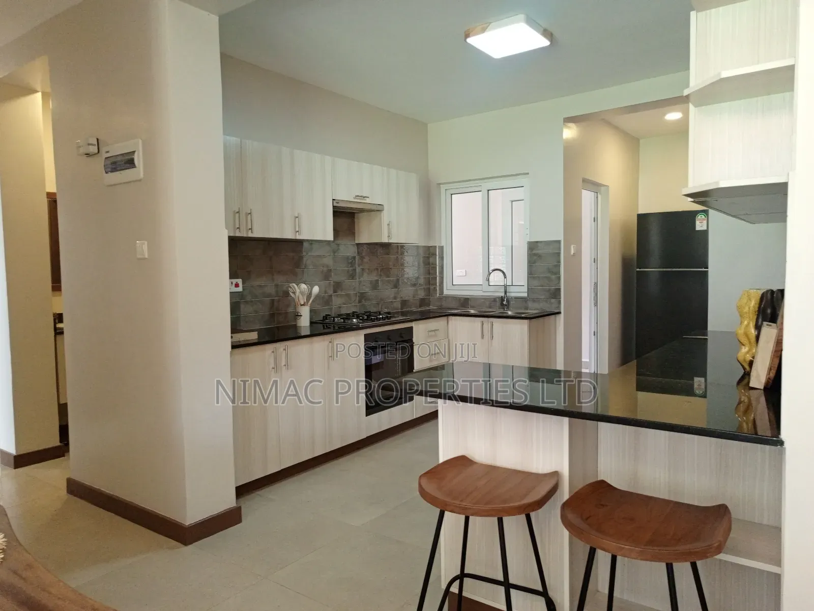 3bdrm Block of Flats in Sunpark Residence, Gateway Mall Area for sale