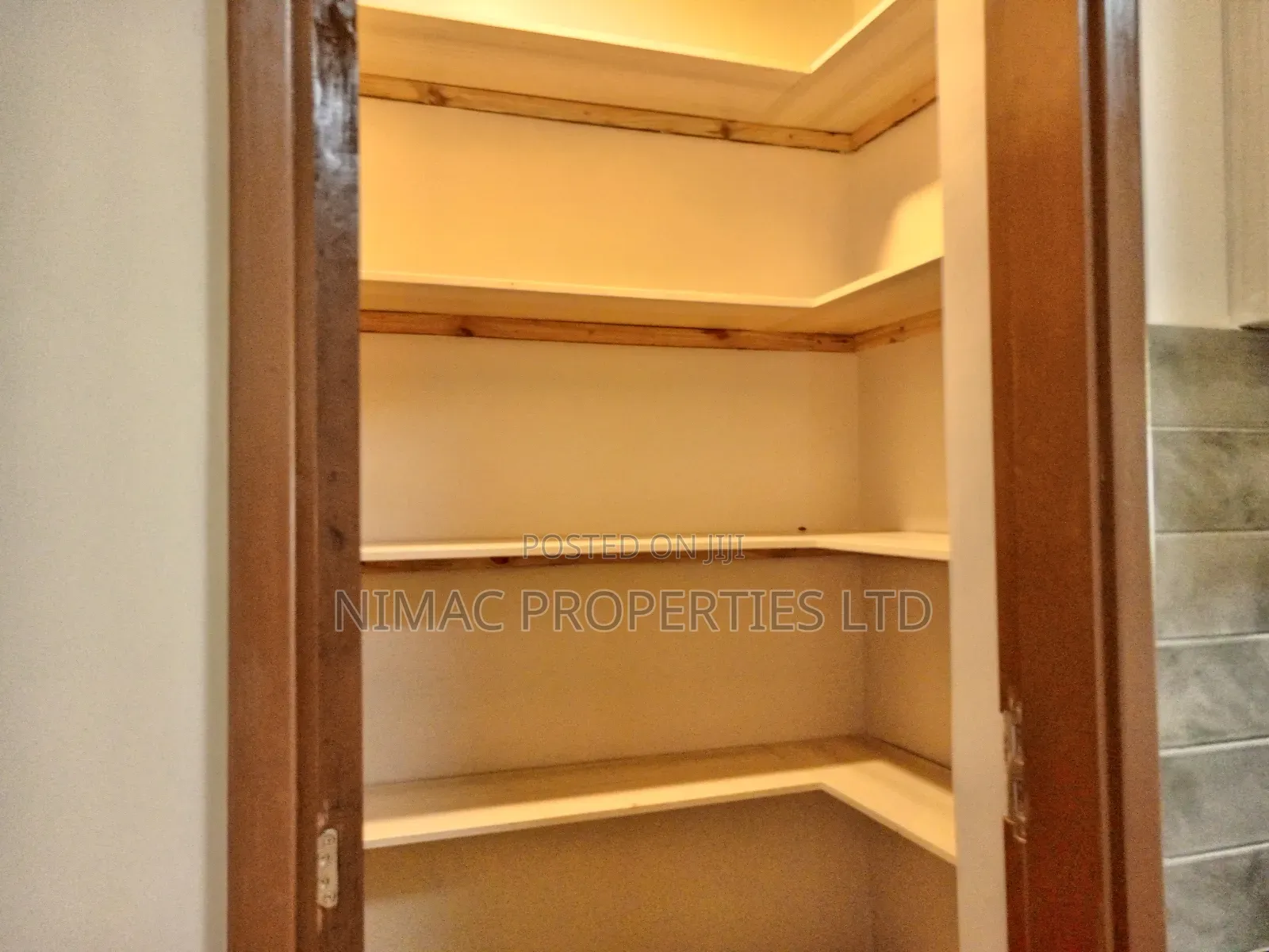 3bdrm Block of Flats in Sunpark Residence, Gateway Mall Area for sale