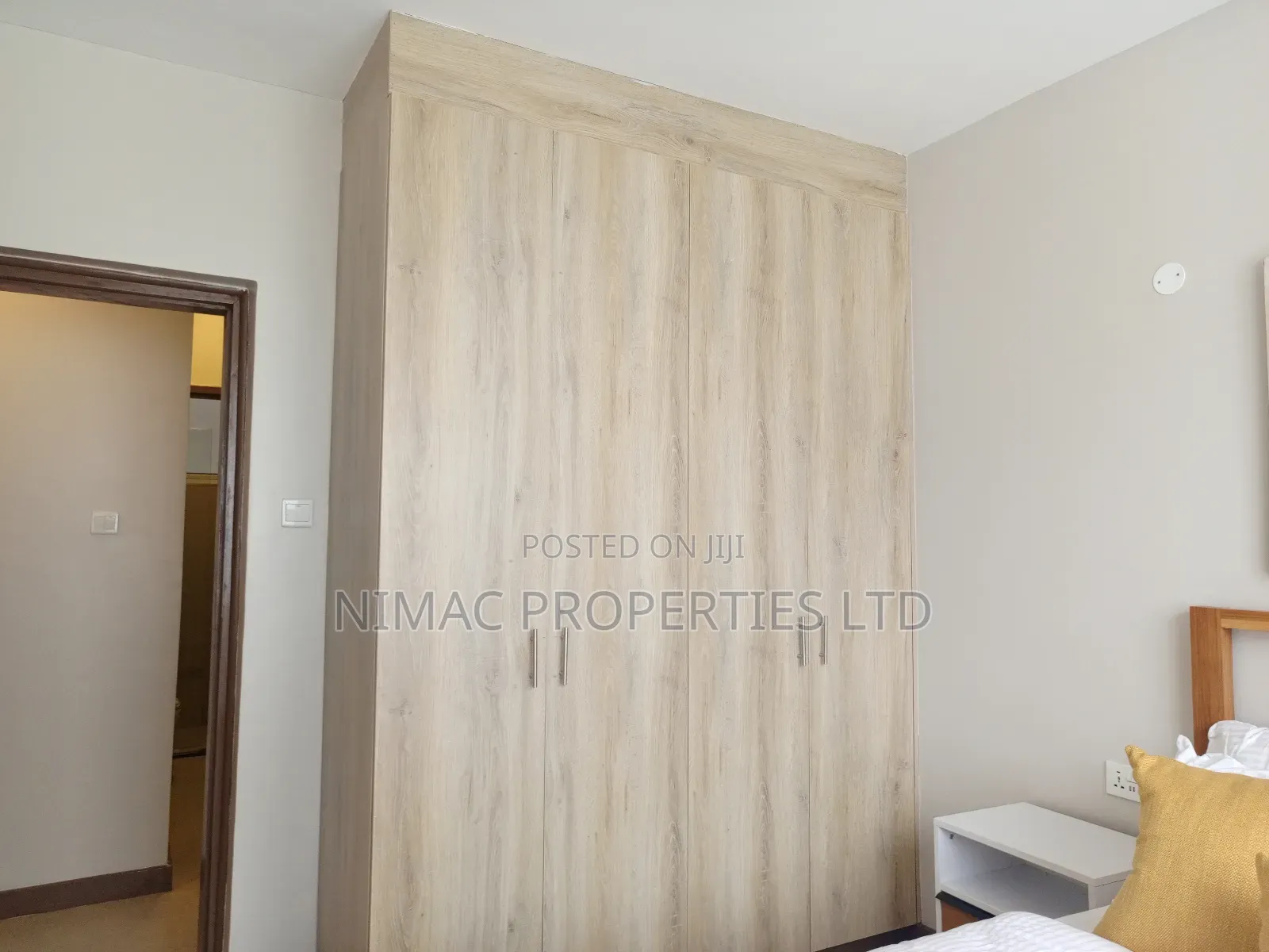 3bdrm Block of Flats in Sunpark Residence, Gateway Mall Area for sale