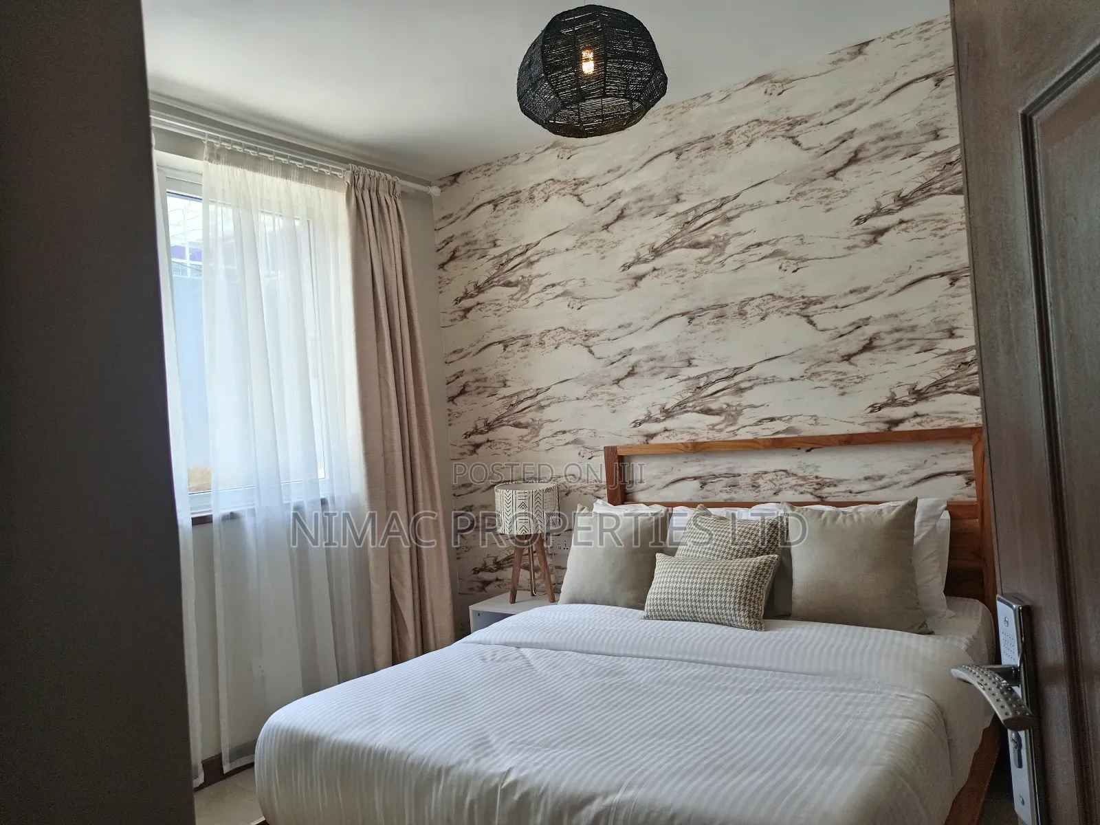 3bdrm Block of Flats in Sunpark Residence, Gateway Mall Area for sale