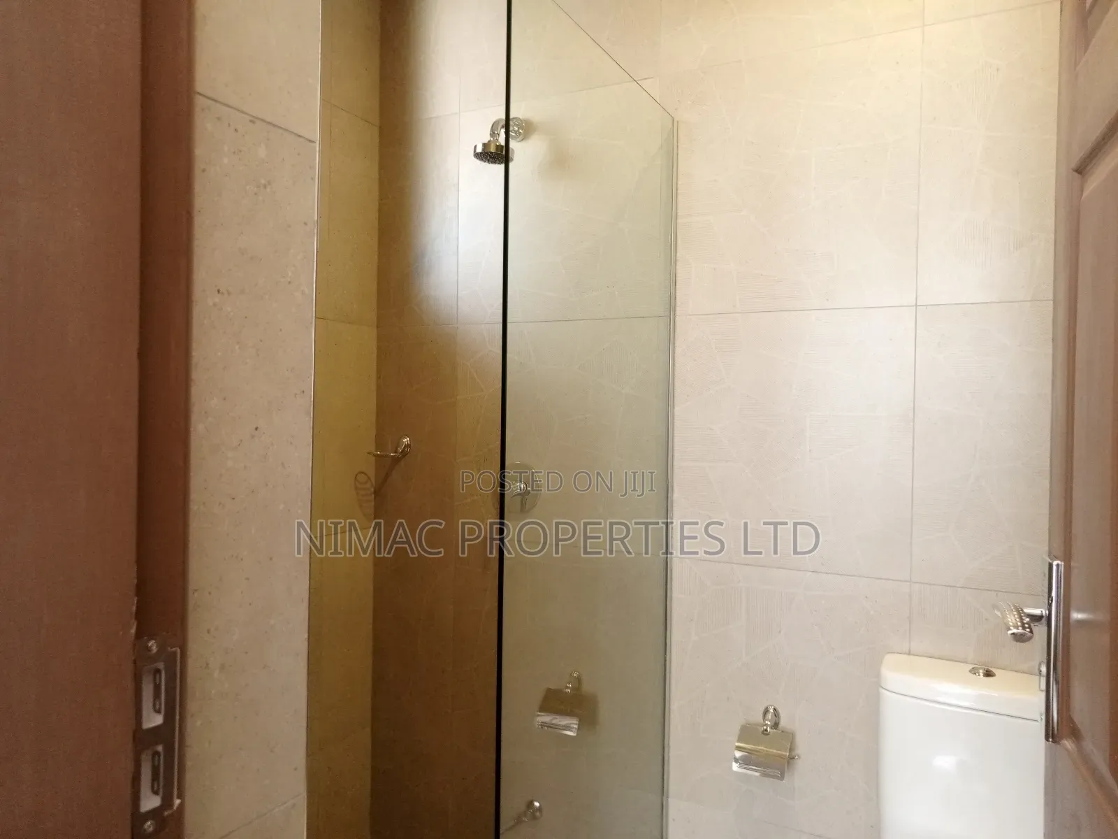 3bdrm Block of Flats in Sunpark Residence, Gateway Mall Area for sale