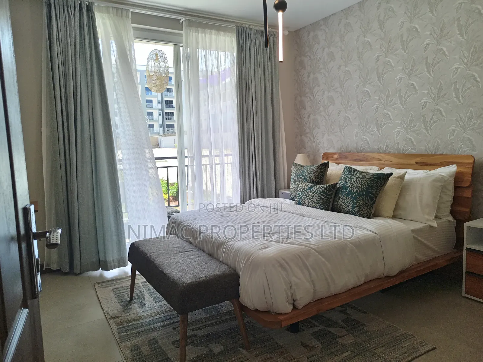 3bdrm Block of Flats in Sunpark Residence, Gateway Mall Area for sale