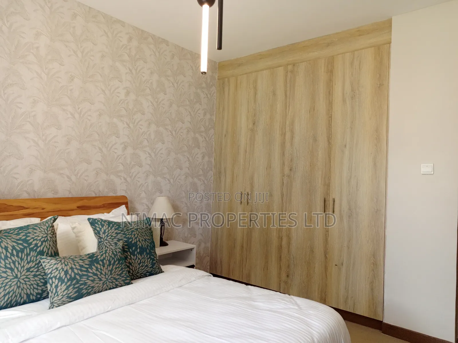 3bdrm Block of Flats in Sunpark Residence, Gateway Mall Area for sale