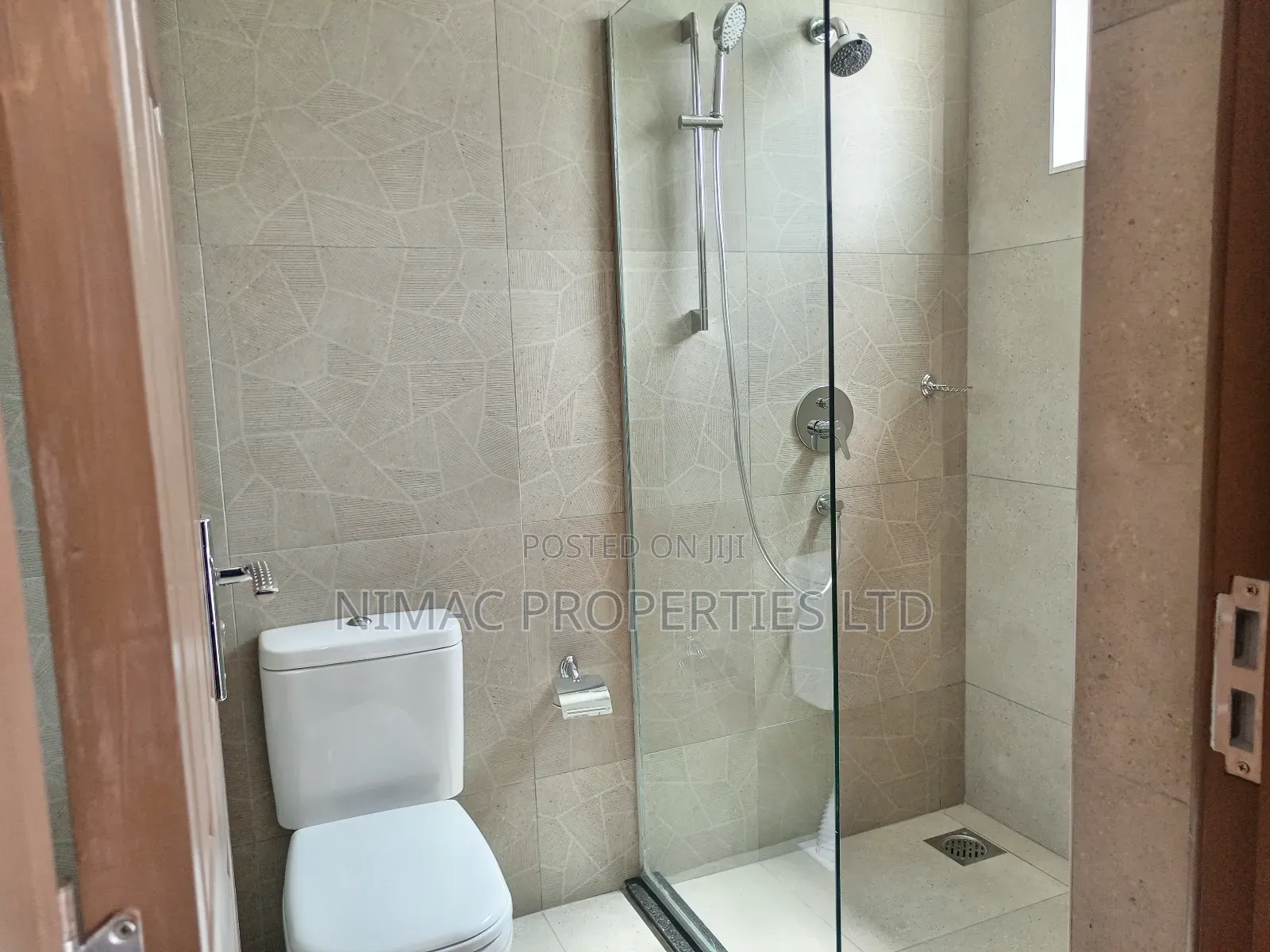 3bdrm Block of Flats in Sunpark Residence, Gateway Mall Area for sale
