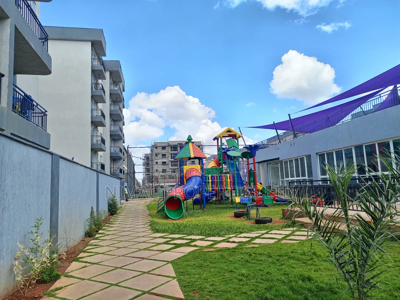 3bdrm Block of Flats in Sunpark Residence, Gateway Mall Area for sale