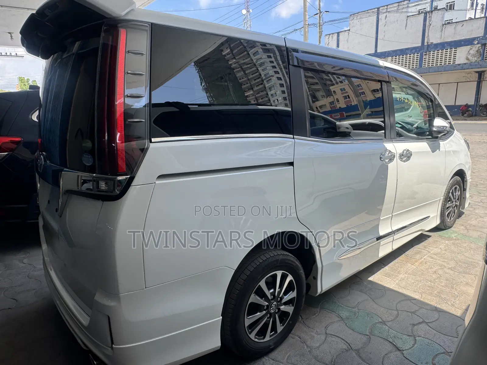 Toyota Esquire 2.0 AWD (7 seater) 2020 White