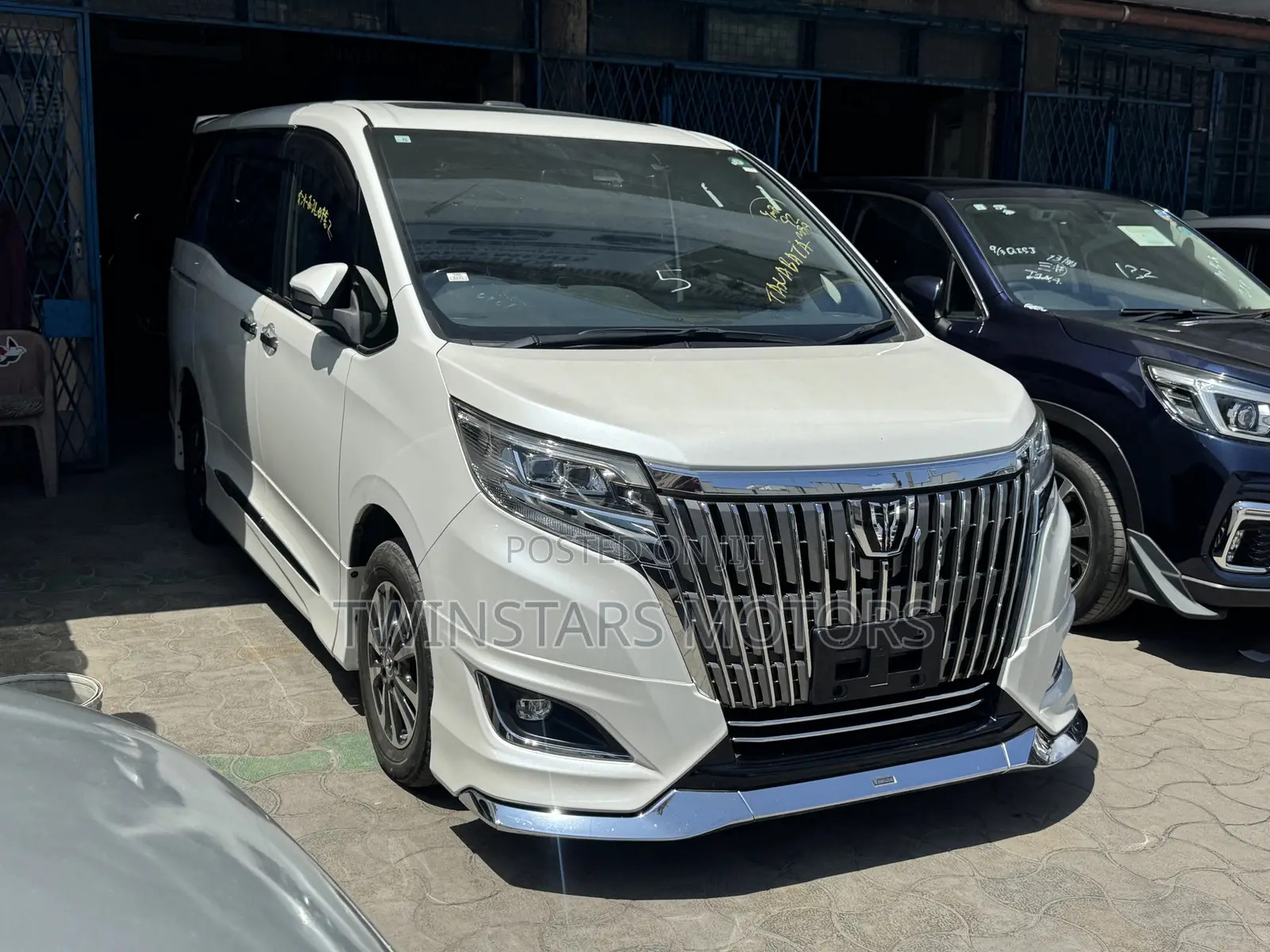 Toyota Esquire 2.0 AWD (7 seater) 2020 White