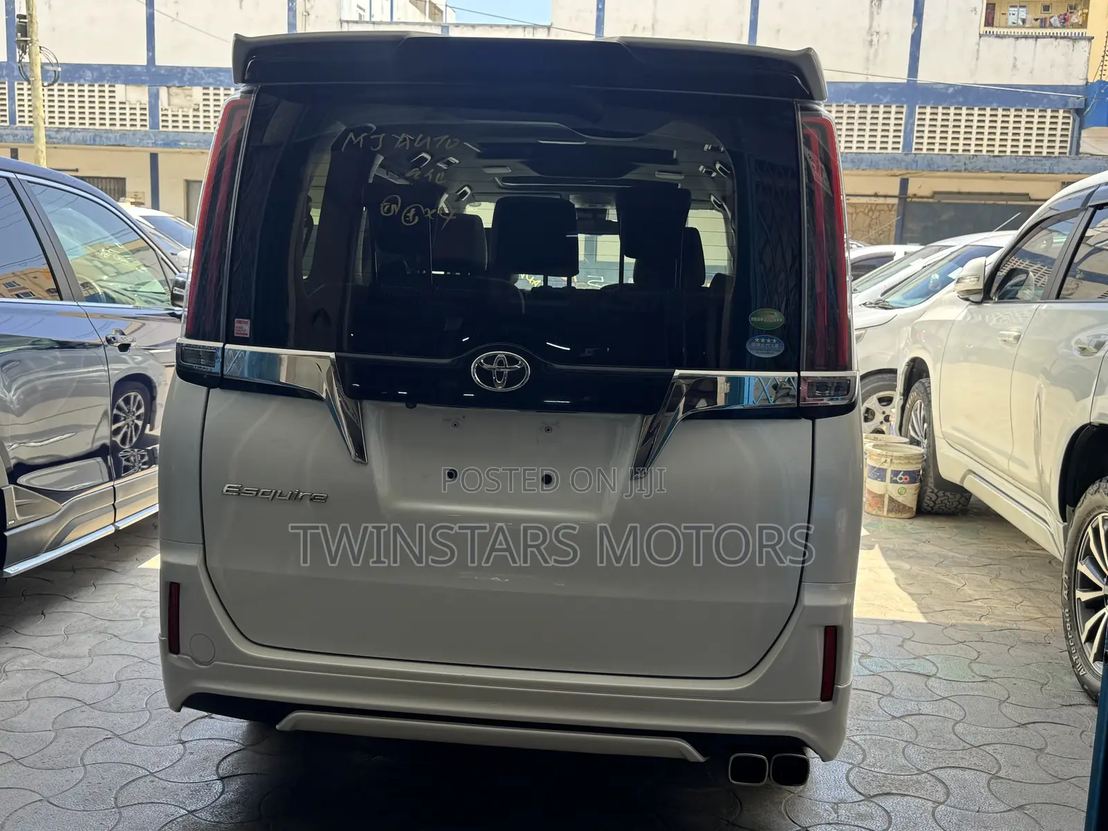 Toyota Esquire 2.0 AWD (7 seater) 2020 White