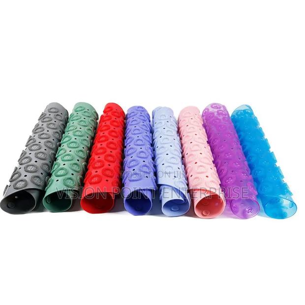 Bathroom Round Antislip Mats. - main view