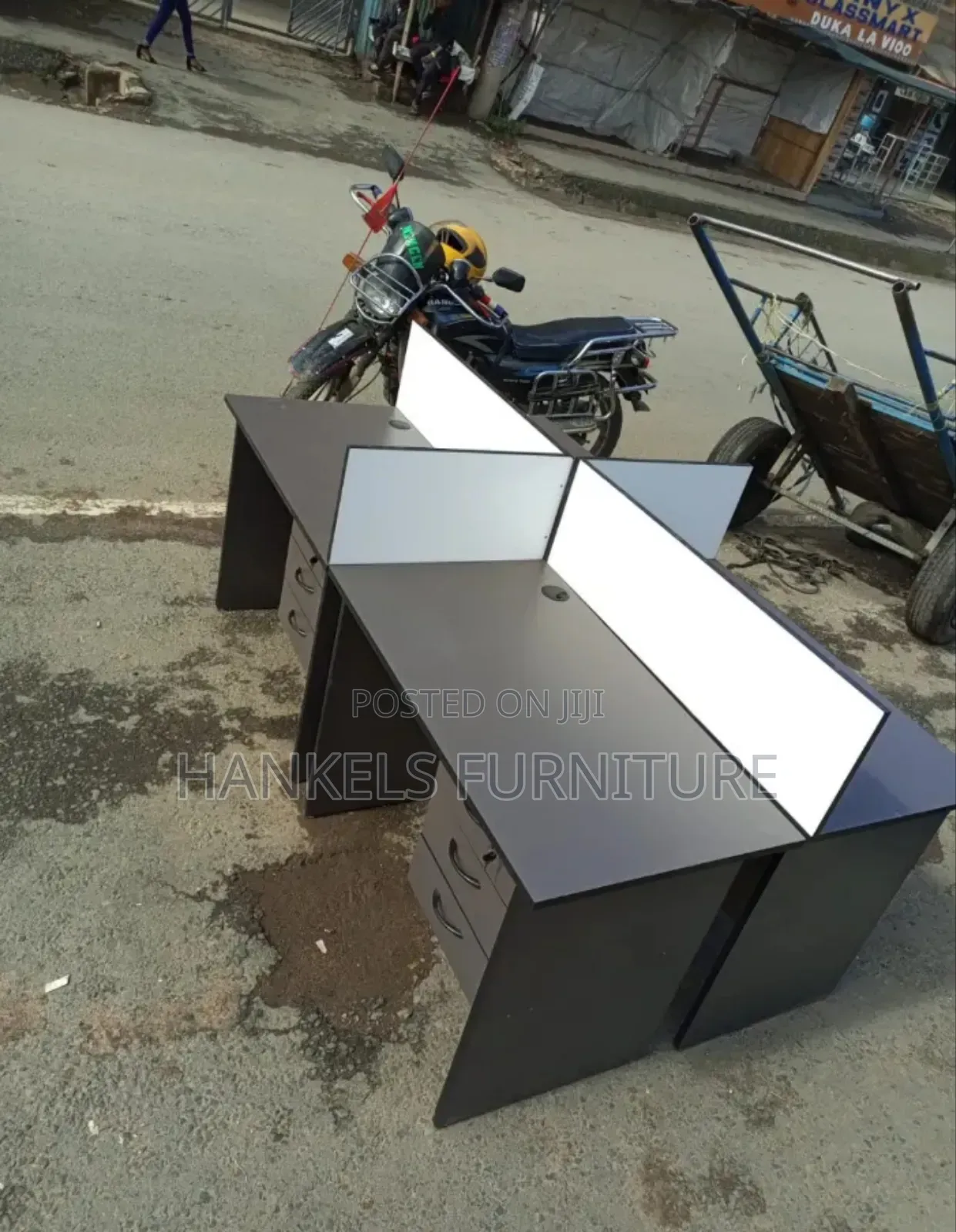 4-Way Cluster Workstation – With Partition Panels