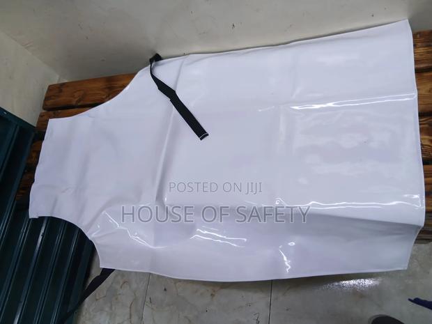 Reusable and Cost-Effective Aprons - thumbnail 2