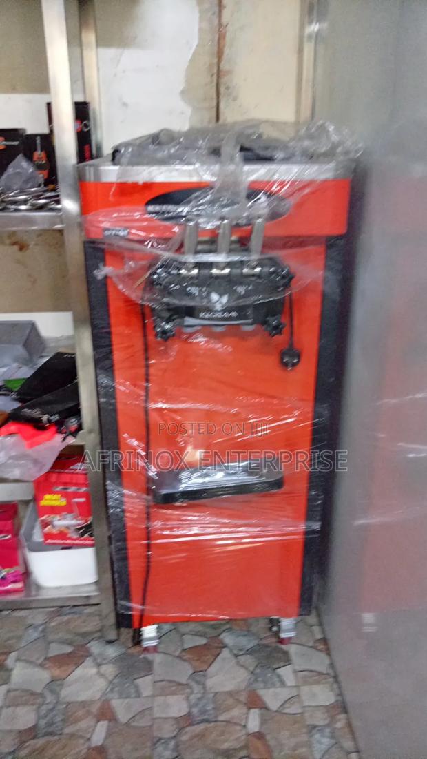 Three Flavours Ice Cream Machine - main view