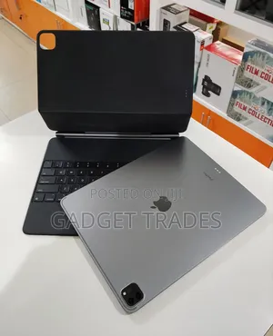 Apple iPad Pro 12.9 (2022) 256 GB Silver