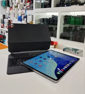 Apple iPad Pro 12.9 (2022) 256 GB Silver