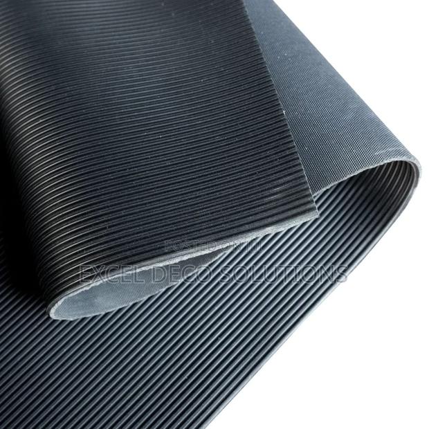 Ribbed Rubber Mat – Heavy Duty Anti-Slip Flooring