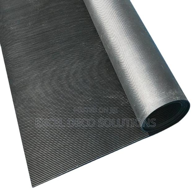 Industrial Ribbed Rubber Mat for Commercial Use