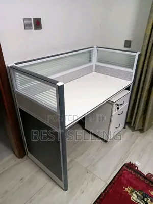 White Single Way Working Station