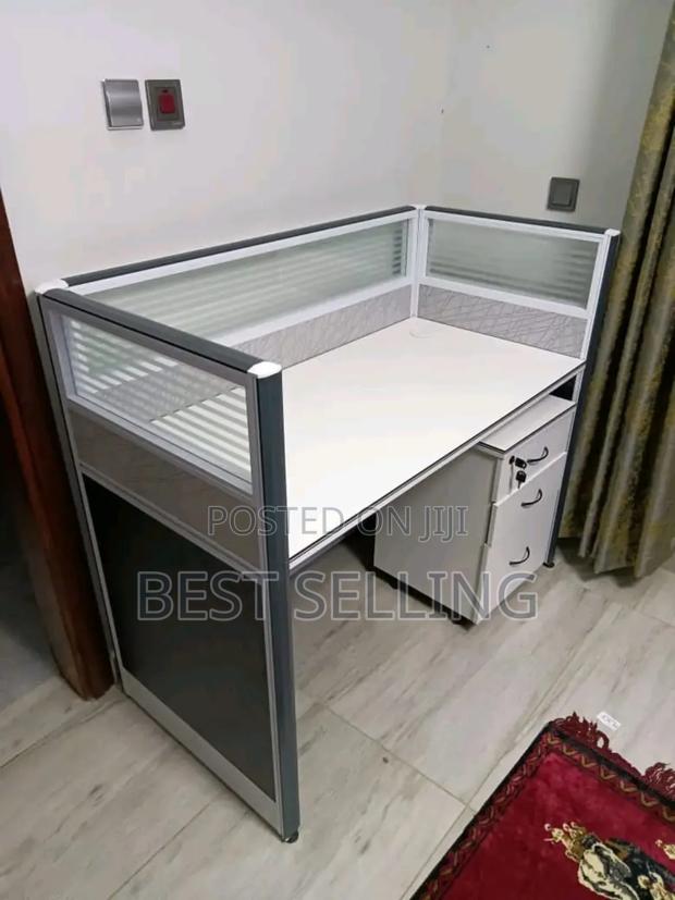 White Single Way Working Station