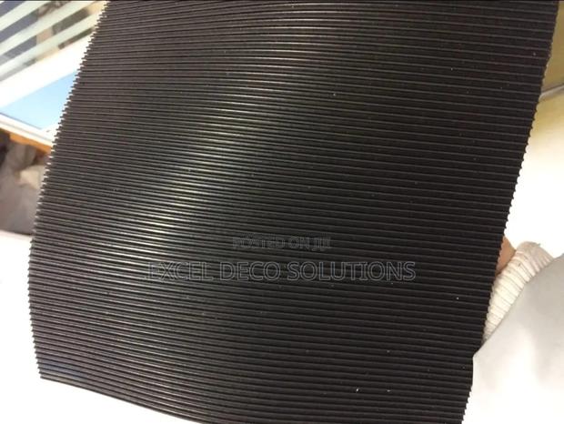 Heavy Gauge Ribbed Rubber Mat – Non-Slip Safety Flooring